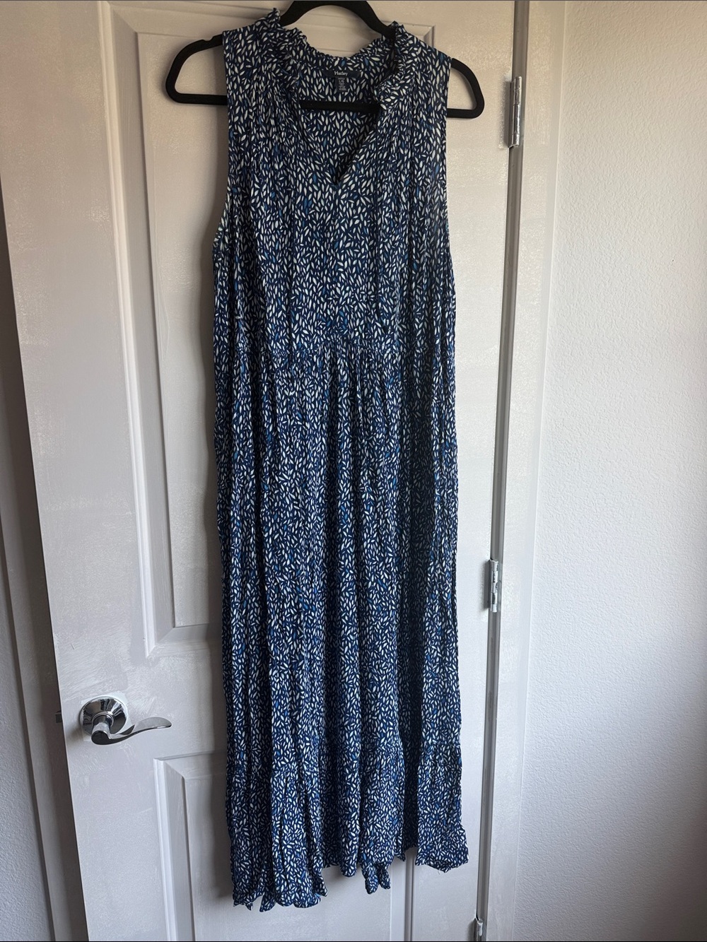 Navy Blue Sleeveless Maxi Dress with White Leaf Print